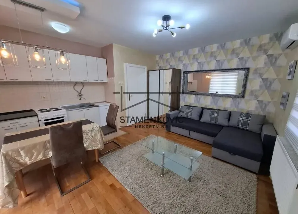 Izdavanje, garsonjera, 26m², Centar, Novi Sad