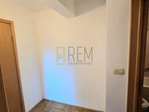 Sale, two bedroom apartment, 64m², Stari Aerodrom, Podgorica - image 11