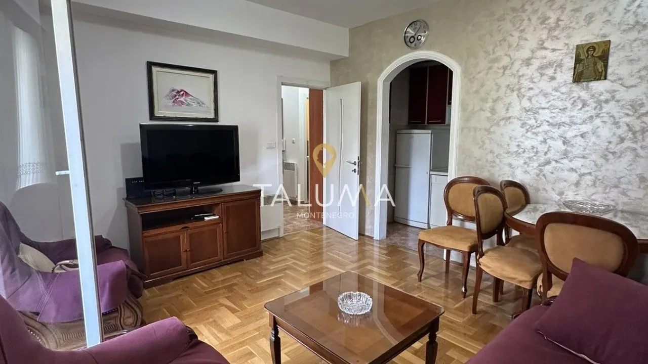 Izdavanje, dvosoban stan, 60m², Blok 9, Podgorica