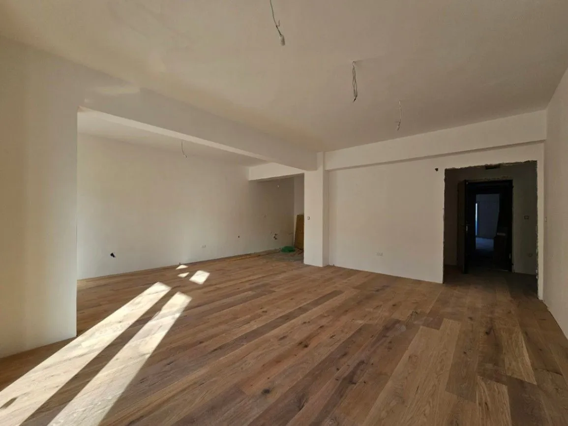 Prodaja, četvorosoban stan, 143m², Momišići, Podgorica