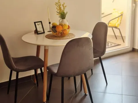 Izdavanje, jednosoban stan, 44m², Kalimanj, Tivat - image 6