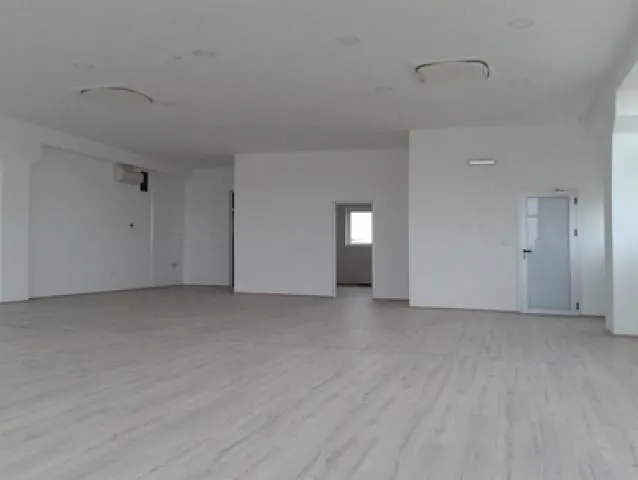 Rent, office space, 360m², Batajnica, Beograd