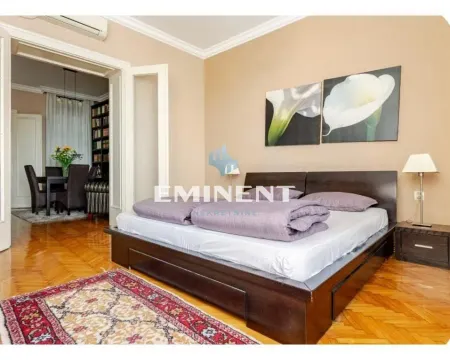 Furnished bedroom with a double bed and a view of the dining area. - image 2