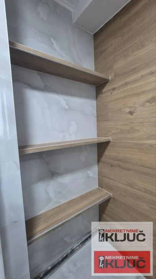Prodaja, trosoban stan, 58m², Cara Dušana, Novi Sad Sve Podlokacije