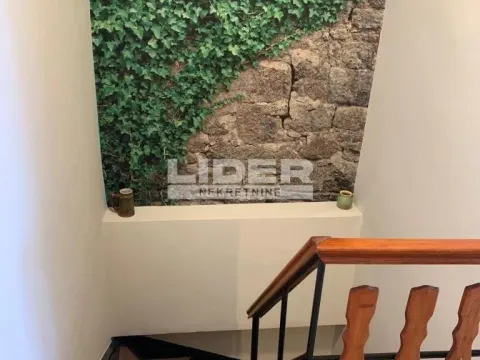 Izdavanje, trosoban stan, 73m², Stari Grad, Beograd - image 12