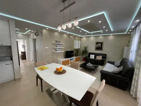 Prodaja, četvorosoban stan, 79m², Podbara, Novi Sad Sve Podlokacije