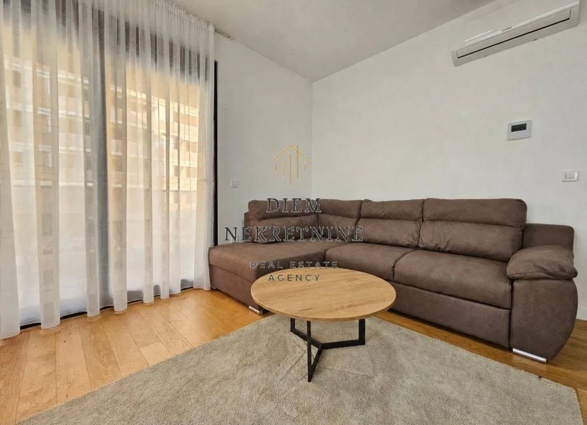 Izdavanje, jednosoban stan, 50m², Centar, Bar