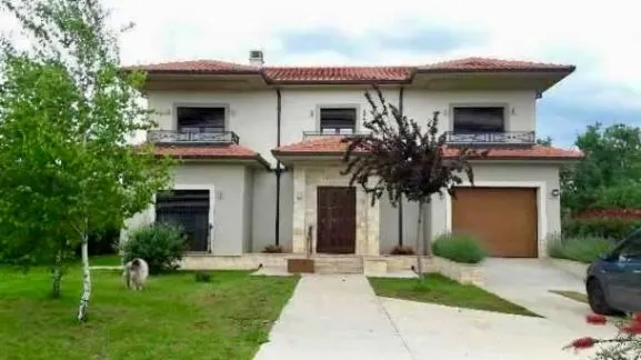 Izdavanje, kuća, 1000m², Tološi, Podgorica