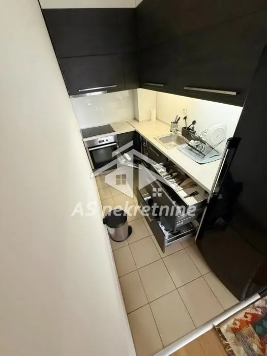 Rent, three bedroom apartment, 73m², Crveni Krst, Beograd