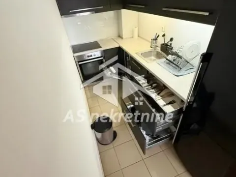 Izdavanje, trosoban stan, 73m², Vračar Sve Podlokacije, Beograd - image 9