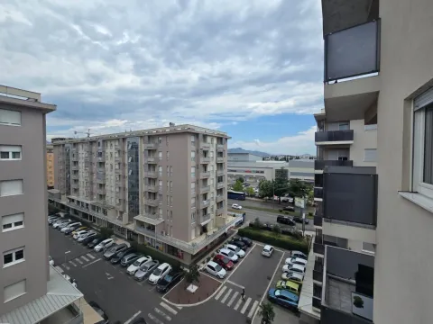 Izdavanje, jednosoban stan, 48m², City Kvart, Podgorica - image 13