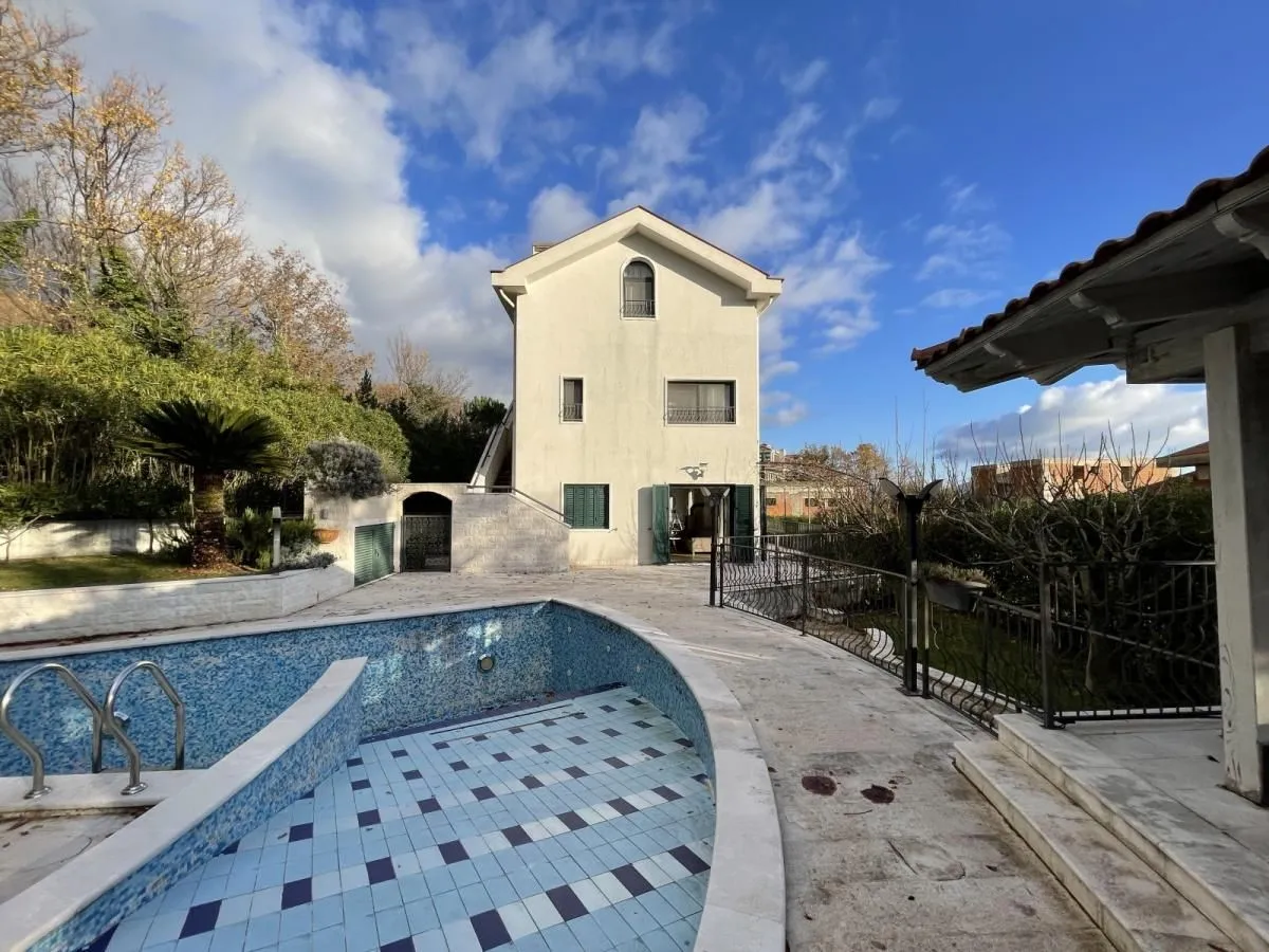 Prodaja, kuća, 201m², Topla, Herceg Novi