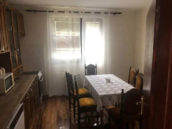 Izdavanje, kuća, 200m², Voždovac Sve Podlokacije, Beograd