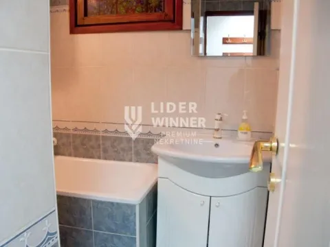 Izdavanje, trosoban stan, 75m², Vračar Centar, Vračar Sve Podlokacije - image 8