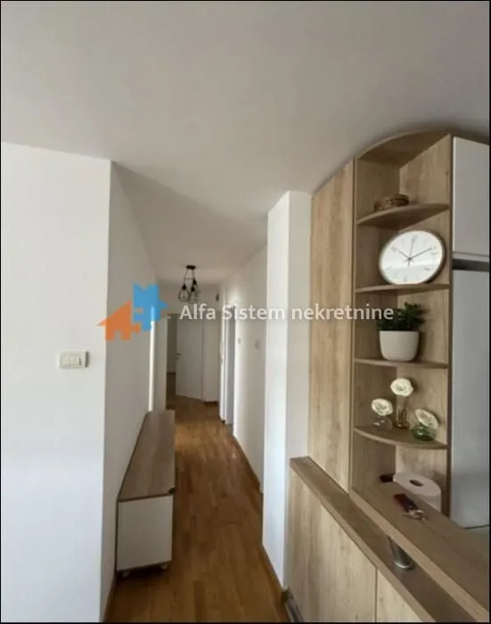 Izdavanje, trosoban stan, 70m², Novi Beograd Blok 1 Fontana, Novi Beograd Sve Podlokacije