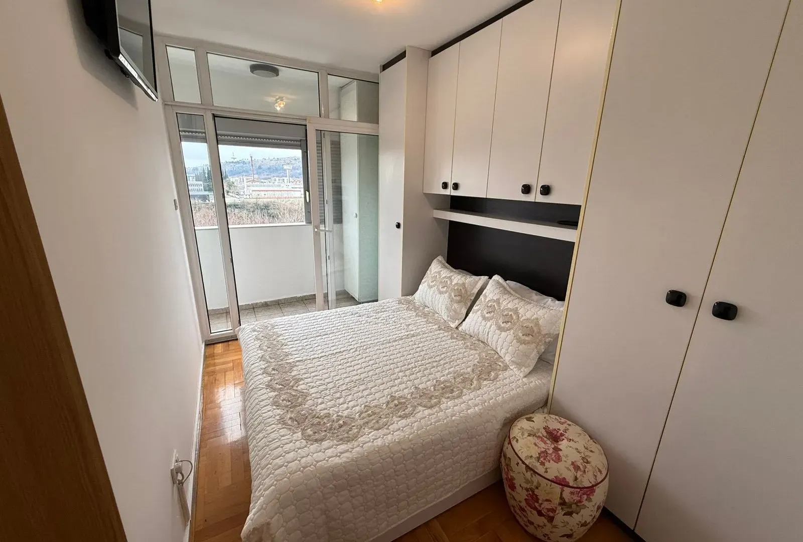 Rent, three bedroom apartment, 43m², City Kvart, Podgorica