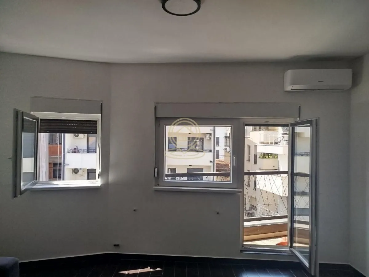 Izdavanje, dvosoban stan, 60m², Savski Venac, Beograd