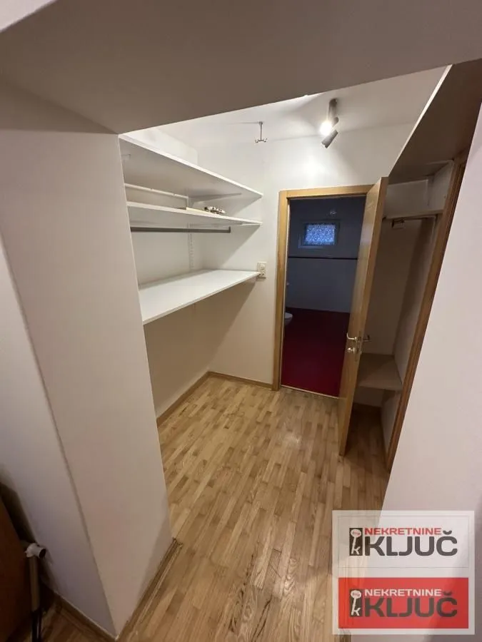 Izdavanje, dvosoban stan, 59m², Centar, Novi Sad