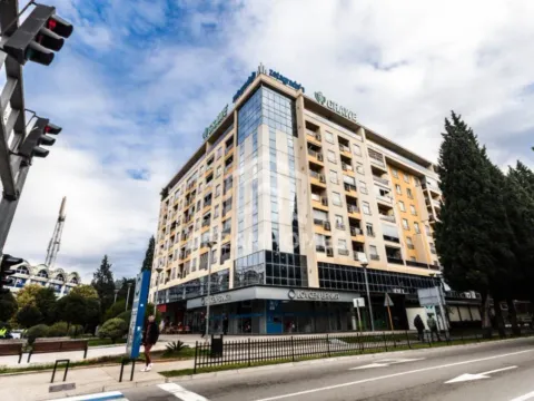 Izdavanje, dvosoban stan, 75m², Centar, Podgorica - image 10