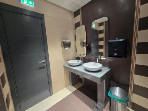 Izdavanje, poslovni prostor, 80m², Centar, Podgorica - image 11