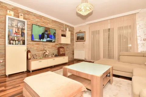 Prodaja, kuća, 175m², Velje Brdo, Podgorica - image 7