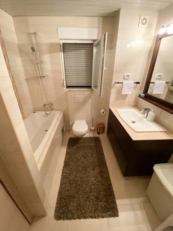 Izdavanje, trosoban stan, 120m², City Kvart, Podgorica