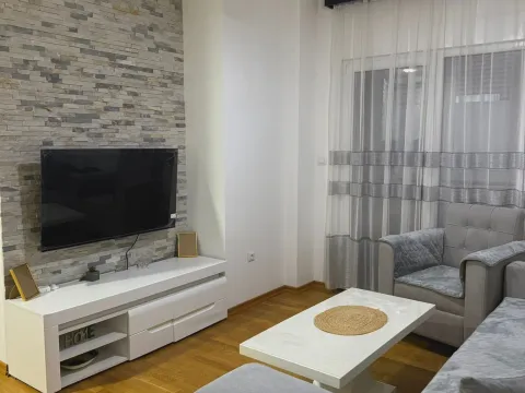 Izdavanje, dvosoban stan, 60m², Zabjelo, Podgorica - image 1