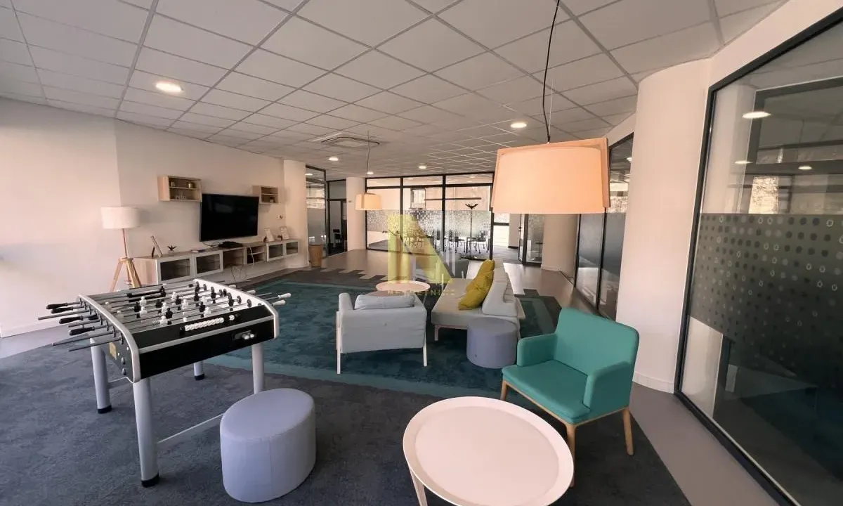 Izdavanje, poslovni prostor, 452m², Bulevar Oslobodjenja, Novi Sad Sve Podlokacije