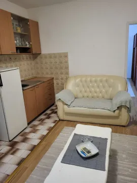 Izdavanje, dvosoban stan, 40m², Stari Aerodrom, Podgorica - image 2