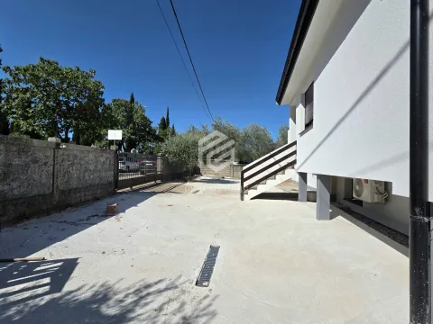 Sale, house, 343m², Zabjelo, Podgorica - image 2