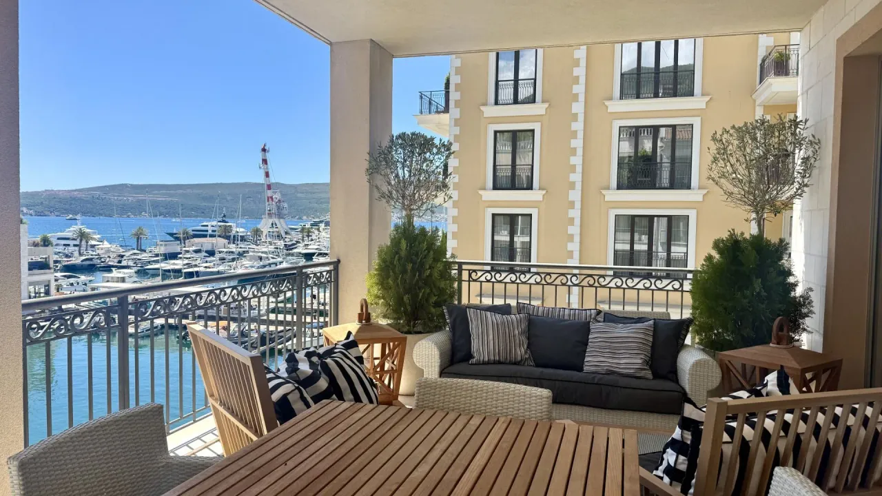 Izdavanje, trosoban stan, 223m², Porto Montenegro, Tivat