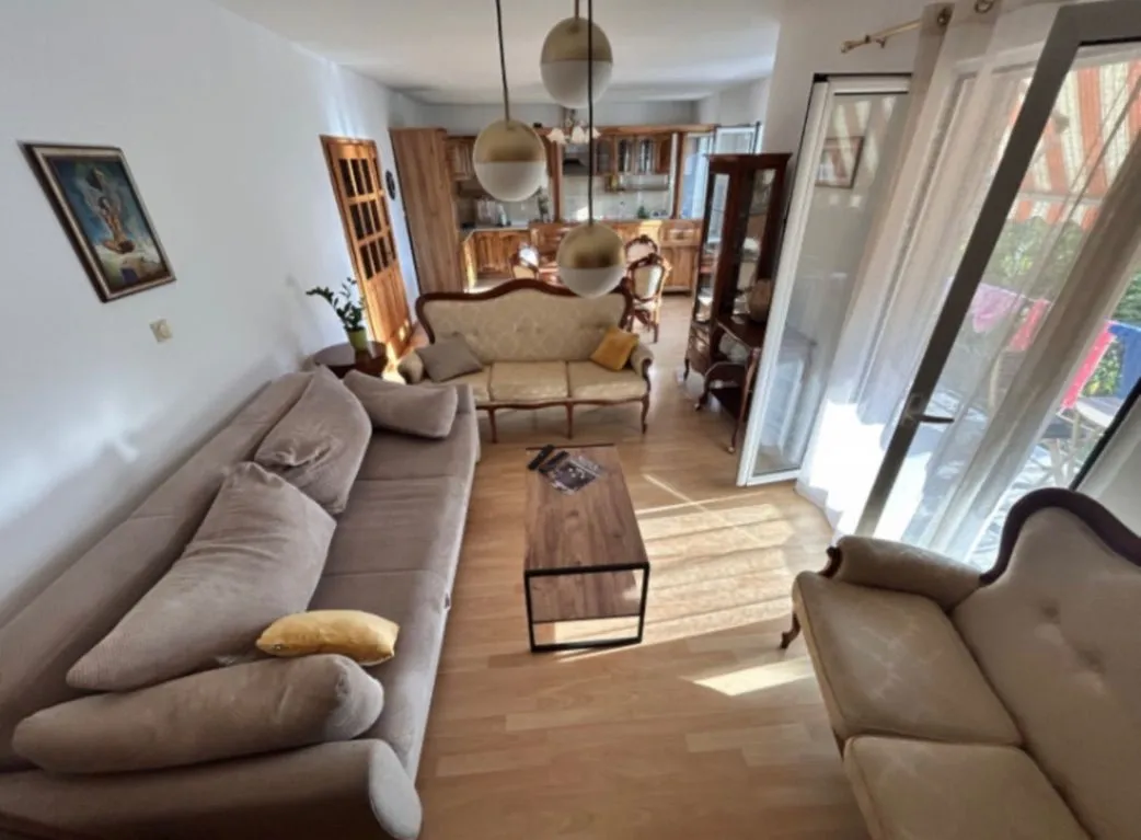 Izdavanje, dvosoban stan, 100m², Kalimanj, Tivat