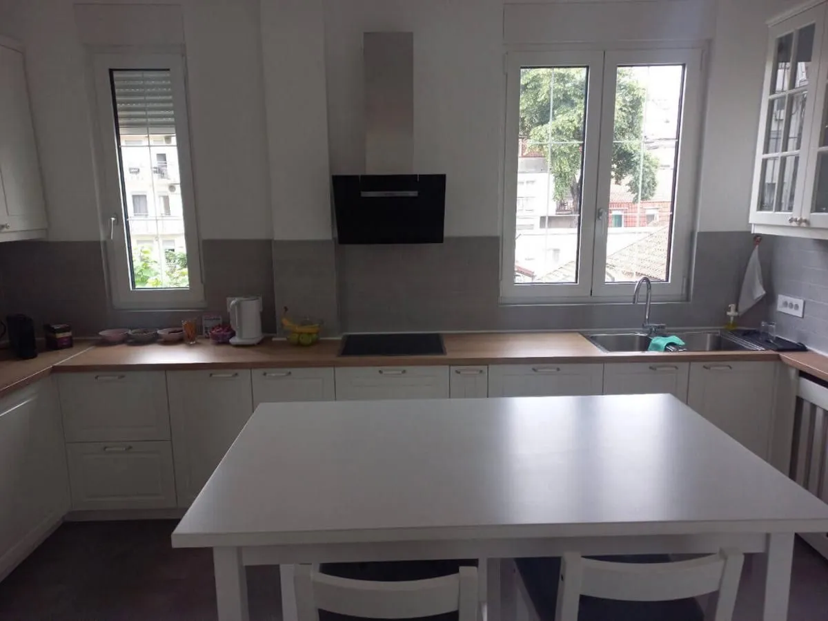 Izdavanje, četvorosoban stan, 112m², Kalenić Pijaca, Vračar Sve Podlokacije