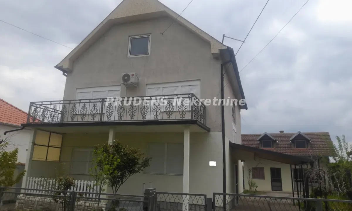 Prodaja, kuća, 220m², Bečmen, Surčin