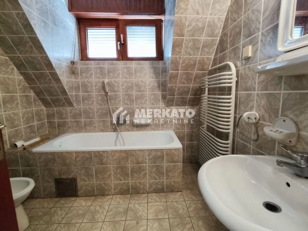 Prodaja, četvorosoban stan, 124m², Centar, Zrenjanin