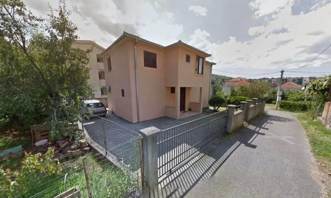 Rent, house, 200m², Zagorič, Podgorica