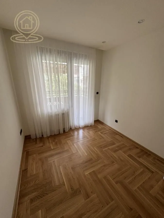 Rent, four bedroom apartment, 90m², Vračar Sve Podlokacije, Beograd