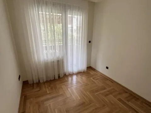 Rent, four bedroom apartment, 90m², Vračar Sve Podlokacije, Beograd - image 7