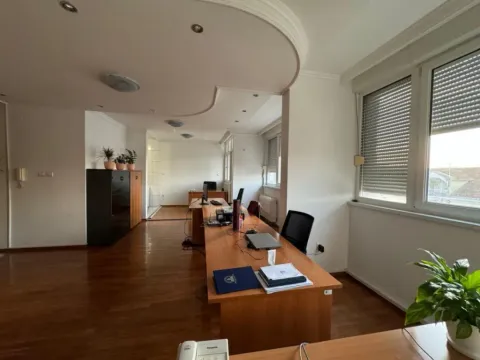 Izdavanje, poslovni prostor, 84m², Autobuska stanica, Podgorica - image 6