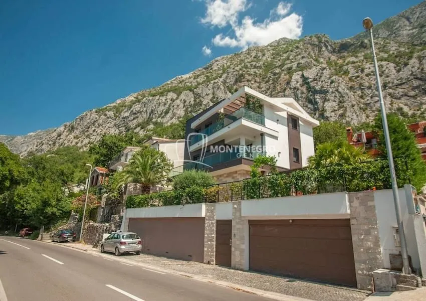 Prodaja, kuća, 210m², Dobrota, Kotor