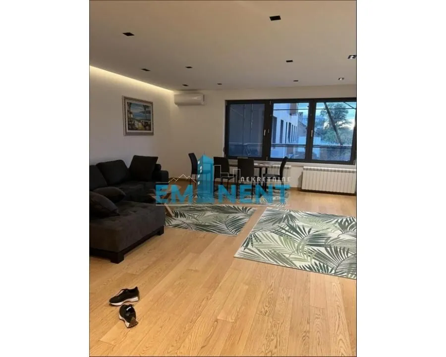 Izdavanje, trosoban stan, 89m², Stari Grad, Beograd