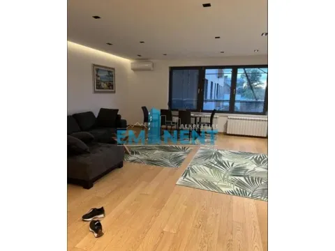 Izdavanje, trosoban stan, 89m², Stari Grad, Beograd