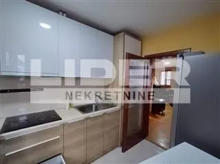Izdavanje, stan, 160m², Savski Venac, Beograd