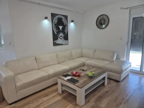 Rent, house, 170m², Zagorič, Podgorica - image 5