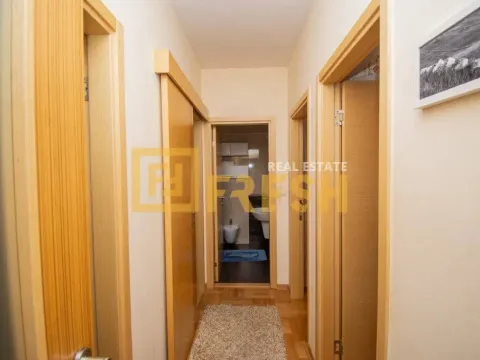Izdavanje, trosoban stan, 100m², Blok 6, Podgorica - image 12