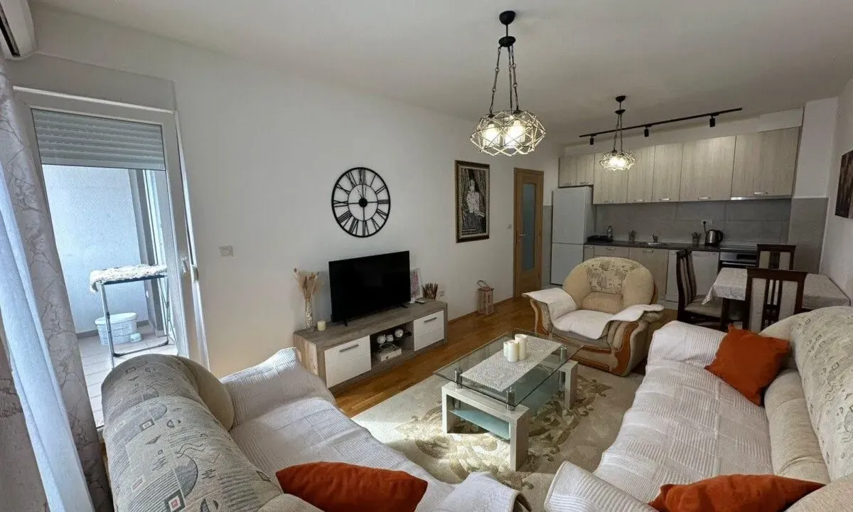 Izdavanje, dvosoban stan, 66m², Stari Aerodrom, Podgorica