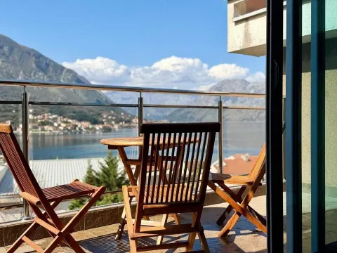 Prodaja, dvosoban stan, 60m², Dobrota, Kotor - image 1