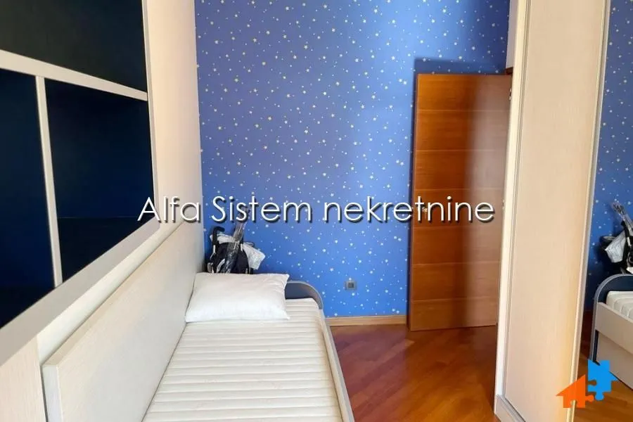 Izdavanje, četvorosoban stan, 118m², Vračar Hram, Vračar Sve Podlokacije