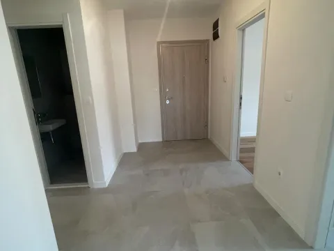 Izdavanje, trosoban stan, 97m², Central Point, Podgorica - image 3