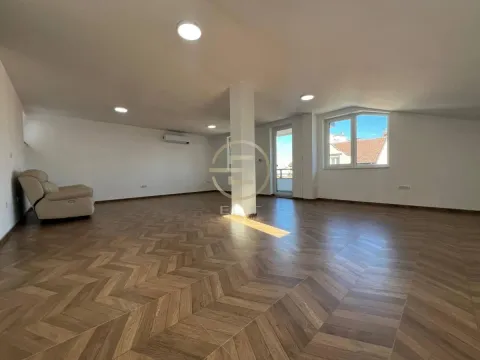 Izdavanje, poslovni prostor, 115m², Sajmište, Novi Sad - image 11